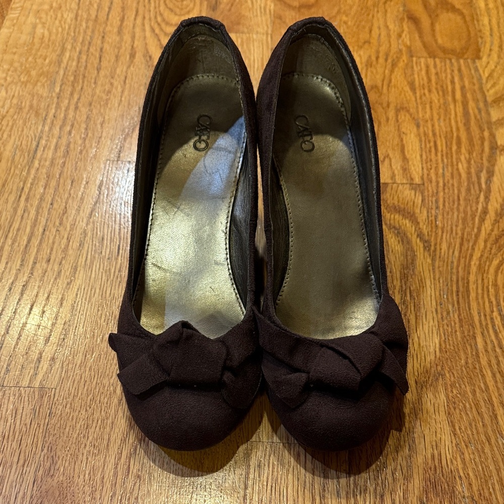 Sueded Fabric Round Toe Wedges